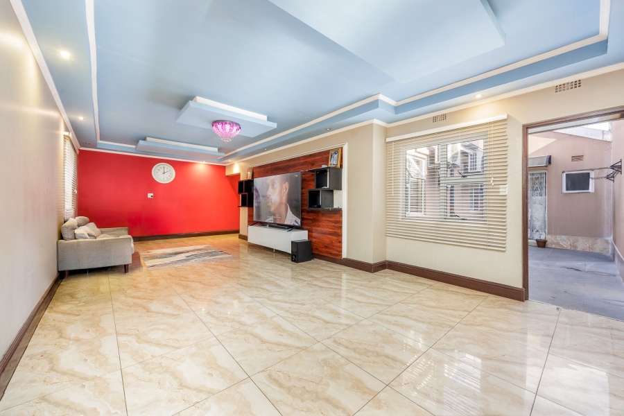 6 Bedroom Property for Sale in Silwood Heights Western Cape